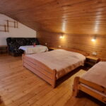 5-Bett-Zimmer Obergeschoss mit Aussicht auf den Wald