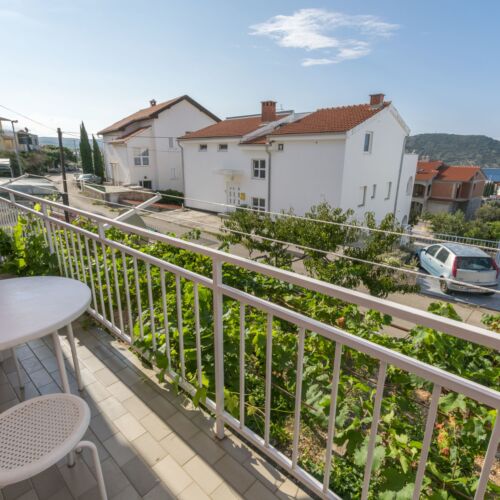 Apartament la etaj cu aer condiționat cu 3 camere pentru 5 pers.