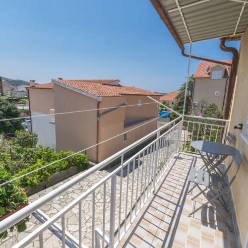 Apartament la etaj cu aer condiționat cu 2 camere pentru 4 pers.