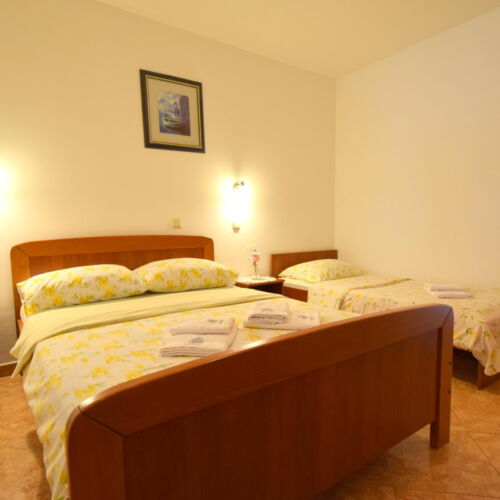 Apartament cu balcon cu vedere spre mare cu 2 camere pentru 4 pers.