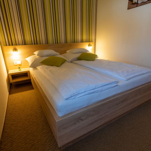 Apartament la etaj cu vedere spre grădină cu 2 camere pentru 4 pers.