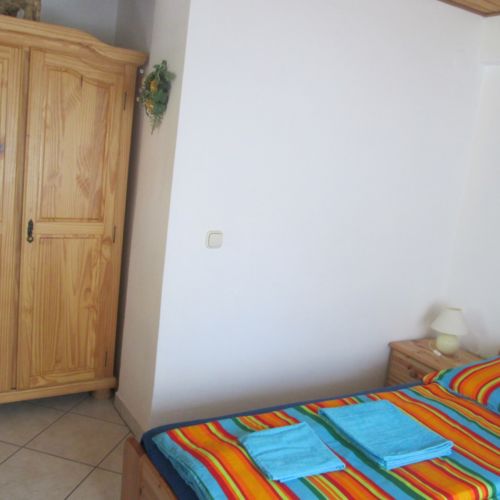 Queen Romantic 1-Room Apartment for 3 Persons