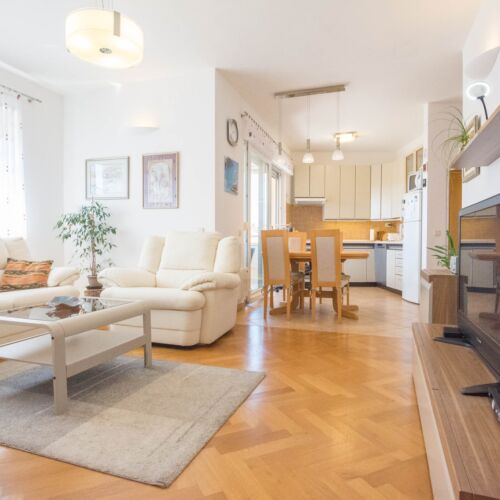 Apartman s balkónem s klimatizací pro 4 os. se 2 ložnicemi