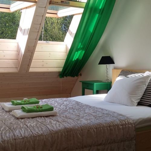 Apartament 4-osobowy z widokiem na las z widokiem na ogród (możliwa dostawka)