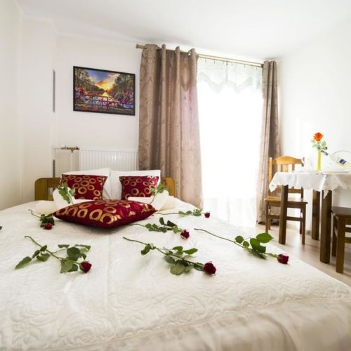 Apartament 4-osobowy z łazienką z własną kuchnią z 2 pomieszczeniami sypialnianymi