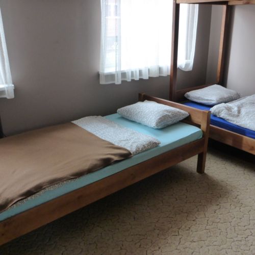 5 Person Room with Shared Bathroom and Shared Kitchenette