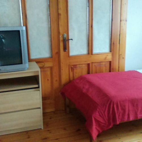 7 Person Room with Shared Bathroom and Shared Kitchenette