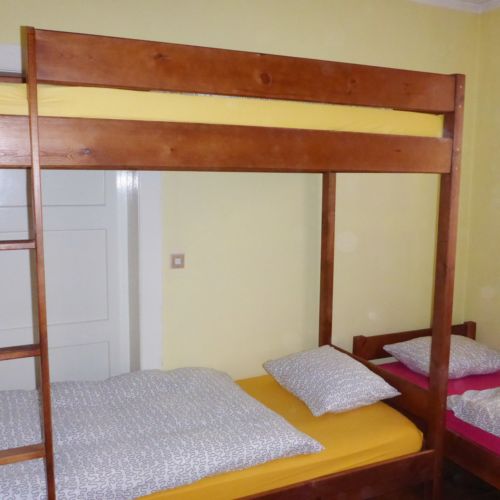 7 Person Room with Shared Bathroom and Shared Kitchenette