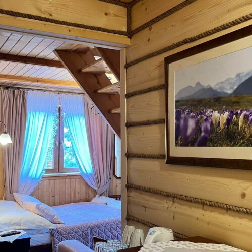 Pokój 4-osobowy z balkonem z antresolą