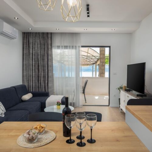 Apartament 4-osobowy z klimatyzacją z tarasem z 1 pomieszczeniem sypialnianym A-2819-b