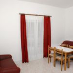 Apartament 6-osobowy z klimatyzacją z tarasem z 2 pomieszczeniami sypialnianymi A-4162-j