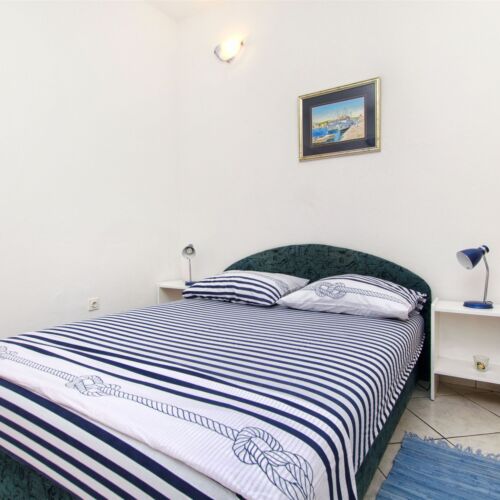 Apartament la parter cu aer condiționat cu 1 camera pentru 2 pers.