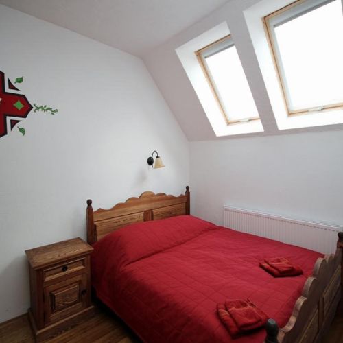 Apartament 6-osobowy z antresolą z łazienką z 2 pomieszczeniami sypialnianymi
