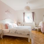Upstairs Romantic 1-Room Suite for 2 Persons