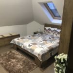 Lux Apartmán s manželskou posteľou s 1 spálňou v podkroví (s možnosťou prístelky)
