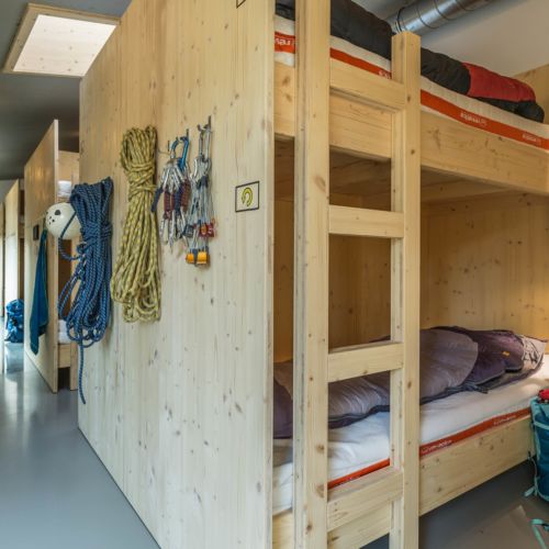 Einzelzimmer Gemeinsames Badezimmer Tourist Unterkunft - Nicht Privat mit 4 Betten, Pro Bett Reservierbarer Alkoven