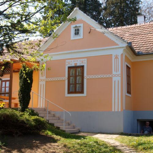 Camera cu cadă cu terasă pentru 5 pers. (se poate solicita pat suplimentar)