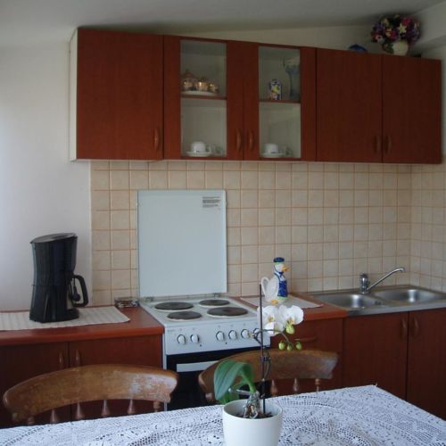 Apartament standard la etaj cu 2 camere pentru 4 pers. (se poate solicita pat suplimentar)