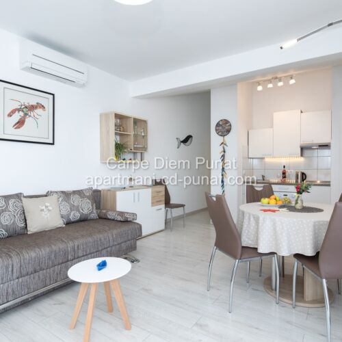 Sea View Upstairs 2-Room Apartment for 4 Persons