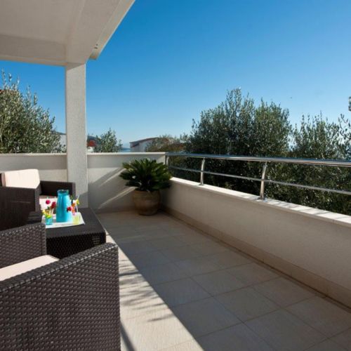 Sea View Balcony Villa for 6 Persons