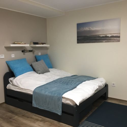 Apartament 2-osobowy z balkonem z widokiem na dziedziniec z 1 pomieszczeniem sypialnianym (możliwa dostawka)