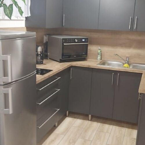 Apartament 4-osobowy na parterze z widokiem na jezioro z 2 pomieszczeniami sypialnianymi