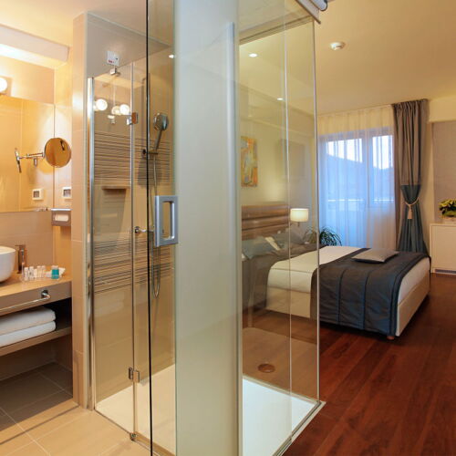 Camera dubla la etaj cu vedere spre mare