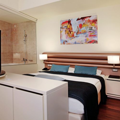 Camera dubla la etaj cu vedere spre mare