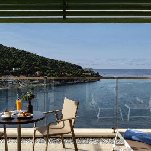 Pogled na more Balkon trokrevetna soba