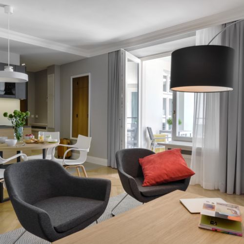 Apartament 2-osobowy z balkonem z widokiem na dziedziniec z 1 pomieszczeniem sypialnianym