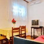 Apartament cu aer conditionat cu vedere spre mare cu 2 camere pentru 4 pers. A-4893-a