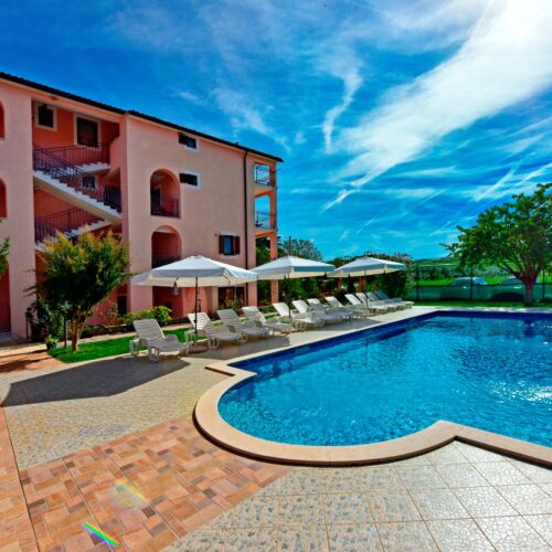 Apartament 4-osobowy z klimatyzacją z balkonem z 2 pomieszczeniami sypialnianymi A-6951-c