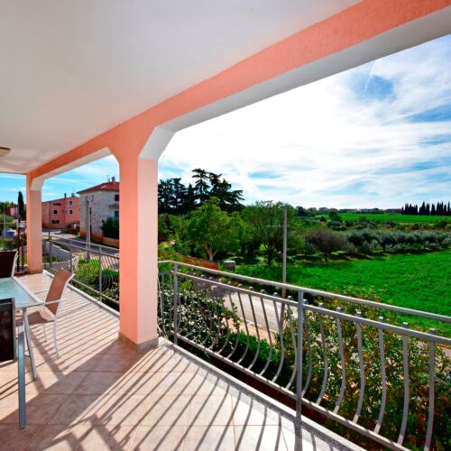 Apartament 4-osobowy z klimatyzacją z tarasem z 2 pomieszczeniami sypialnianymi A-6951-g