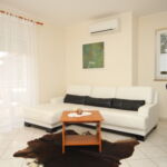 Apartament 4-osobowy z klimatyzacją z tarasem z 2 pomieszczeniami sypialnianymi A-7049-a