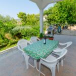 Apartman s klimatizací s terasou pro 4 os. s 1 ložnicí A-8440-b