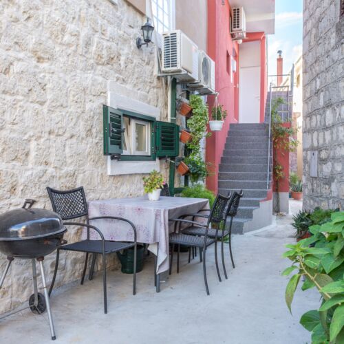 Apartament 5-osobowy z klimatyzacją z tarasem z 2 pomieszczeniami sypialnianymi A-15110-a