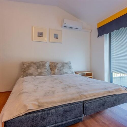 Sea View 5-Room Air Conditioned Apartment for 12 Persons K-5523