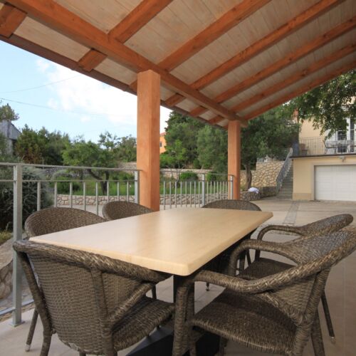 Apartament 5-osobowy z klimatyzacją z tarasem z 2 pomieszczeniami sypialnianymi K-8016