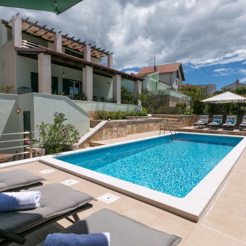 Sea View 4-Room Air Conditioned Apartment for 10 Persons K-13738