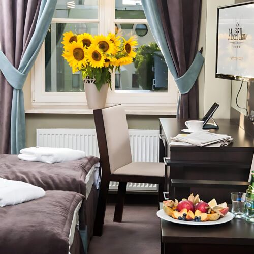 Upstairs Ground Floor Twin Room (extra bed available)