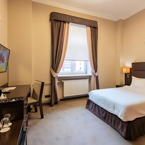 Double Room (extra bed available)