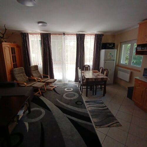 Casa de vara art pentru 6 pers. (se inchirieaza doar integral)