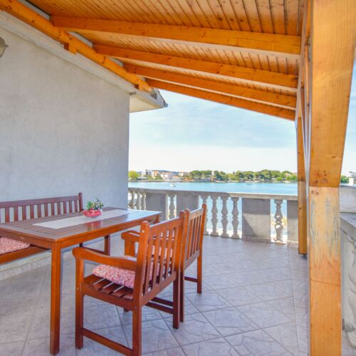 Pogled na more Klimatiziran apartman za 4 osoba(e) sa 2 spavaće(om) sobe(om)