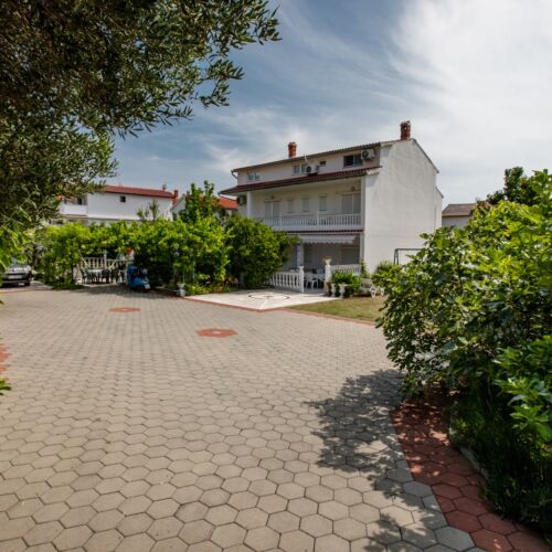 Apartament cu aer condiționat cu terasă cu 3 camere pentru 9 pers. A-4990-a