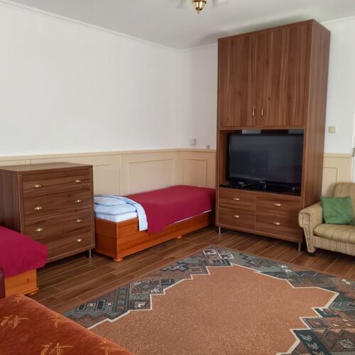 Apartament întreaga unitate pentru 10 pers. (se inchirieaza doar integral)