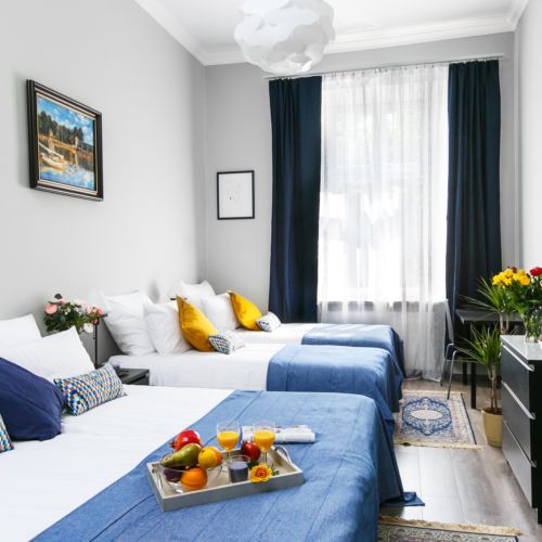 Apartament 8-osobowy z balkonem z widokiem na ogród z 3 pomieszczeniami sypialnianymi