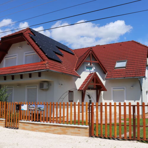 Apartament la parter cu vedere spre munte cu 2 camere pentru 4 pers.