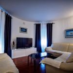 Sea View 3-Room Air Conditioned Apartment for 6 Persons A-8366-a