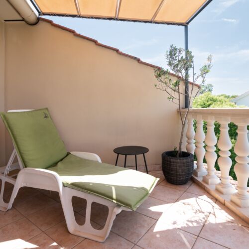 Apartament cu aer condiționat cu vedere spre mare cu 2 camere pentru 5 pers. A-8521-b