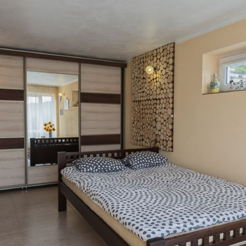 Apartman pro 4 os. se 2 ložnicemi s výhled do zahrady s výhledem na jezero